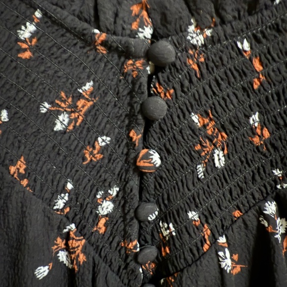 Madewell Smocked Floral Blouse Black Red White Size 1X NWT - Picture 4 of 7